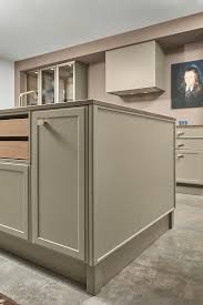 Torino lack has special attractiveness due to. Modern Country Style Kitchen With Glass Cases Nolte Kuechen Com