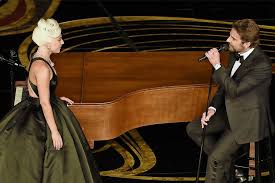 Cooper kicked off the song, with lady gaga gazing at him lovingly as he sang the first verse sounding every bit as good as his character, jackson maine photo: Lady Gaga Und Bradley Cooper Der Bewegendste Auftritt Bei Den Oscars