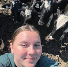 Swimmin' in these coveralls 🐮