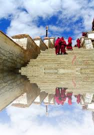Pin By Poupy On Tibet Et Tibetains Bouddhisme Tibet Himalayas Monument Valley
