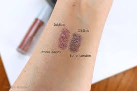 Shadowly electronic trance funk noir, with deathly white shimmering reverbs. Duo Chrome Urban Decay Solstice Liquid Moondust Butter London Oil Slick Glazen Eye Gloss The Non Blonde