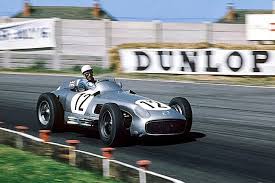 1955 British Gp Stirling Moss Powering His Beautiful Mercedes Benz W196 R Silver Arrow Monoposto Through A Right Hand Mercedes Amg Mercedes Benz Motorsport