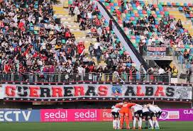 Colo colo femenino sigue viendo acción en el campeonato de primera división 2020, donde hoy las dirigidas por vanessa arauz enfrentarán a fernández vial en la cancha principal del estadio el duelo iniciará a las 17:30 horas, con el comienzo de las transmisiones de tvn a partir de las 17:15. Colo Colo Femenino Guerreras Albas Posts Facebook