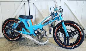 Mobylette Av89 1964 Mod En 2020 Motobecane Bicyclette Motorisee Mobylette Bleue