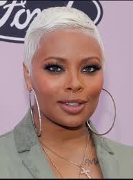 Baltimore's Mo'Nique is an American comedian and actress who made her  debuting performance as a member of "The Queens of Comedy" 🎭