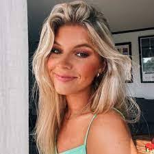 Jaclyn Hampton's Instagram, Twitter & Facebook