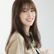 簡単ロングヘアアレンジ14選 まとめ髪からエレガントに決まるハーフアップ 前髪なしスタイルもご紹介 oggi jp ロングヘア 前髪 アップスタイル 簡単