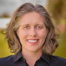 Lisa Hackett's Instagram, Twitter & Facebook