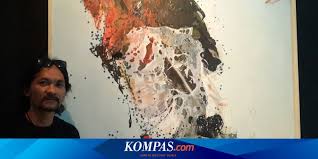 Unik Dan Kreatif Masari Melukis Di Medium Plastik Kresek