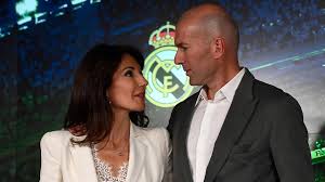 Announces that zinedine zidane has decided to bring an end to his current spell zidane is one of real madrid's great icons and his legacy extends beyond what he has achieved as a. Zinedine Zidane Kehrt Als Trainer Zu Real Madrid Zuruck