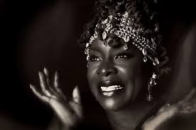 Barrett Doss, Star of Broadway's 'Groundhog Day,' Shares Her Journey to  Leading Lady and Growing Up with an Identity Crisis