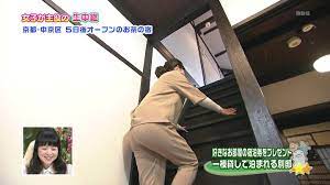 豊崎由里絵アナ 階段を登るお尻にパンツが透けるハプニング！！ : アナきゃぷ速報