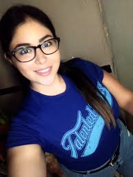 vicky cruz (@vicky_ximena)