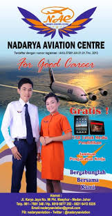 Elesta apriliana menjadi salah satu pilot berusia muda yang memiliki jam terbang tinggi dengan medan penerbangan sulit, yaitu di waktu itu aku tinggal dengan kakek, akhirnya langsung masuk sekolah pilot di nusa flying internasional yang di halim, kata elesta pada merdeka.com, sabtu (9/4/2016). Nadarya Center Nadarya Aviation Center