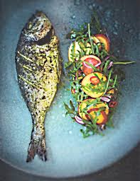 Rezept Tim Malzer Ganze Dorade Aus Dem Ofen Mit Krauterpesto Und Pfirsich Rucola Salat Kochbuch Die Kuche 2016 Mosaik Wilhelm Gold Dorade Rezept Rezepte Dorade