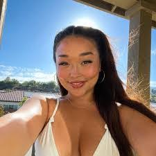 Mindy Monell's Instagram, Twitter & Facebook