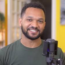 Jordan Floyd (@JordanInTheKnow)