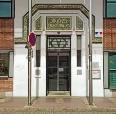 Jardin des plantes 3.3 km. Quartier Saint Cyprien Wikipedia