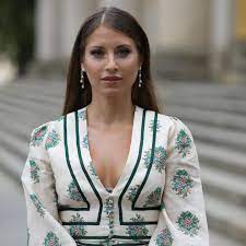 Kramer began her musical career in 2012 and has released two albums: Cathy Hummels Sorge Am Love Island Set An Corona Zu Erkranken Gala De