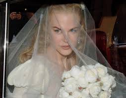 Nicole Kidman On Her Wedding Day Bodas De Celebridades Estilos De Peinado Para Boda Vestidos De Novia De Celebridades