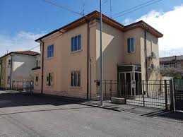 Vendita Casa Indipendente Legnago Buono Stato Posto Auto Riscaldamento Autonomo 115 Mq Rif 74928734 Case In Vendita Fotografia Immobiliare Casa A Schiera