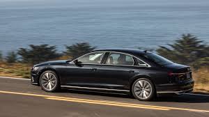 È rivolta verso il guidatore e la strumentazione è il prezzo è alto, come quello delle concorrenti di categoria premium, ma giustificato dalle finiture di alto livello, dal'immagine del brand e dall'alto valore. Luxury Cars 2020 Audi New Model 2020