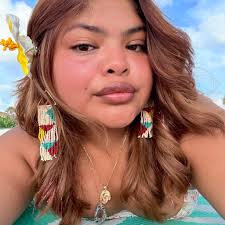 I'm an esthetician looking to barter services . I offer lash lifts ,  extensions and facials . Looking for a massage therapist , house cleaner ,  nail tech & hair stylist .