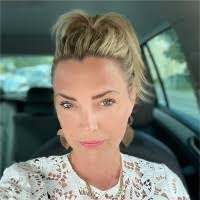 Jennifer Eyre's Instagram, Twitter & Facebook