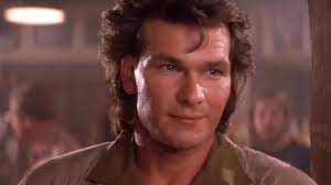 Le Style Californien de Patrick Swayze Revient en Force! 🏄‍♂️