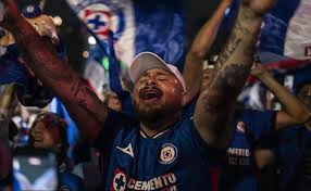 “Otra vez”: Afición de Cruz Azul reaccionó a la salida de Mauro Zaleta a Necaxa