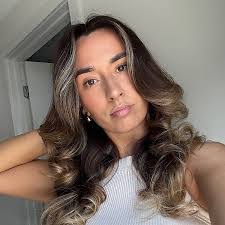 Laura Rawson's Instagram, Twitter & Facebook