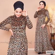Esnek Kumas Yapisina Sahip Olan Leopar Desenli Elbise Yeni Sezon Modelleri Arasinda Yer Almaktadir Yarim Balikci Olan Elbise Yeni Ol Goruntuler Ile Elbise Moda Stilleri Moda