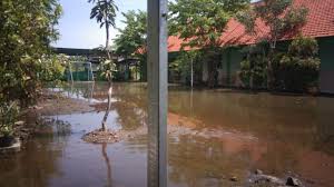 Puting Beliung Menyapu Kecamatan Waru