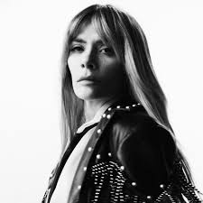 Mi productor hoy descubriò la mùsica d @Calle13Oficial y aunq no sabe  español, bastó con ver videos pa ser fan. #loqueesbuenoesbuenoypunto