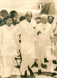 Kamaraj with pre independence movement leaders of tamilnad. How Did Kamaraj Interact With Nehru As He Didn T Know Hindi Or English I See Many Photographs Both Laughing Quora