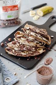 Crepes A La Pate A Tartiner Maison Bananes Et Noisettes Recette En 2020 Crepes Au Chocolat Pate A Tartiner Alimentation
