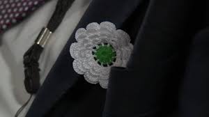 Majke srebrenice zahvalile crnogorskim poslanicima koji su nosili srebrenički cvijet. Cvijet Srebrenice Za Clanove Kanadskog Parlamenta N1