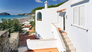 Prenota online il tuo soggiorno a rotonda sul mare, uno dei migliori ostelli economici a ischia, con prezzi a partire da null eur a persona. Residence Ischia Direttamente Sul Mare Con Spiaggia Privata Spa E Centro Benessere