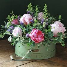 Shop by department, purchase cars, fashion apparel, collectibles, sporting goods, cameras, baby items, and everything else on ebay, the world's online marketplace. 76 Hat Boxes Ideas Flower Boxes Flower Arrangements Floral Arrangements