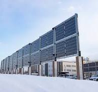 世界初、駐車場などと併用可能な垂直ソーラー発電システム ...