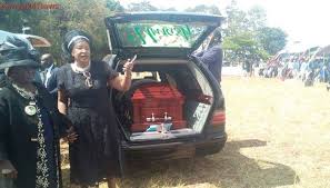 Home › kenya › the prosecutor v. Uhuru Ruto Raila Among Hundreds Of Mourners At Kamaru S Burial Uhuru Burial Entertaining