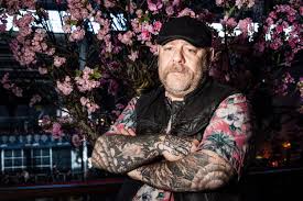 Quand tu vas faire le con avec tes potes, c'est pas aux tatouages qu'il faut penser en priorité à mon avis. Le Tatoueur Tin Tin Accuse De Sequestration Exhibition Sexuelle