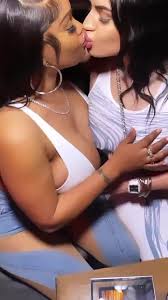 Ebony lesbians - video 5 - ThisVid.com