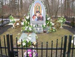 Although not known for songs glamorizing the drug business, gomez had reportedly received death threats urging him not to appear in the capital of michoacan, a hotbed of. Sergio Gomez 1973 2007 Find A Grave Memorial