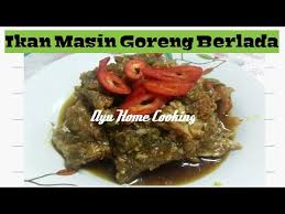 Bagi mengelakkan ikan keli meletup semasa menggoreng, korang boleh buat banyak hirisan pada badan ikan. Resepi Ikan Kurau Berlada Famousresipi Farbuck Com