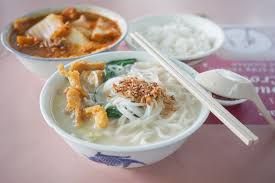 Mee hoon goreng simple pedas | mee hoon goreng sarapan pagi. Beach Road Fish Head Bee Hoon One Of The Best Fish Soup Noodles In Singapore Miss Tam Chiak