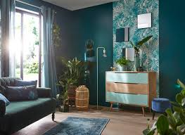 Découvrez le meilleur des papiers peints tropicaux qui évoquent l'exotisme et les vacances. Un Salon Avec Du Papier Peint Feuillage Leroy Merlin