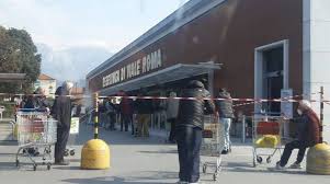 Soltanto a milano e nel resto della lombardia, nella giornata del primo maggio è così possibile fare le spese nei supermercati pam (orario: Primo Maggio In Toscana Supermercati Aperti Di Mattina I Sindacati Retromarcia Regione Sciopero La Voce Apuana