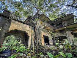 Now, this place is rundown and but stands still inhabited by drug addicts and criminals. Abandoned Places In Singapore Wwii Bunkers Deserted Mansions