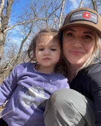 I know she won't remember these days, but I always will. 🤍 & maybe one day  she will actually like taking pictures with me 😆